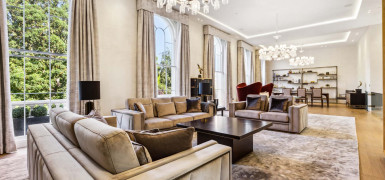 Grand apartment in John Nash's iconic crescent quietly on the market