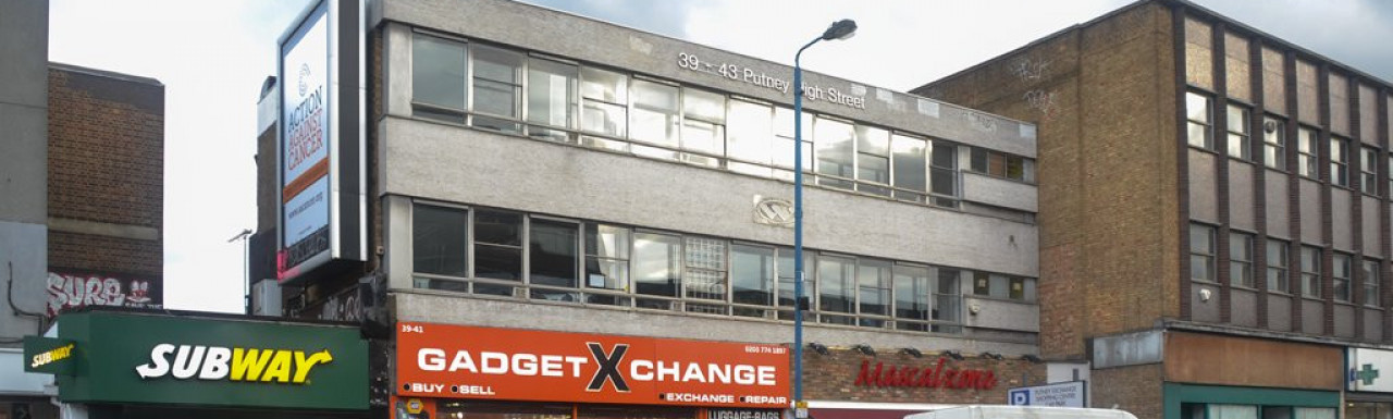GadgetXchange and Mascalzone at 39-43 Putney High Street in October 2016