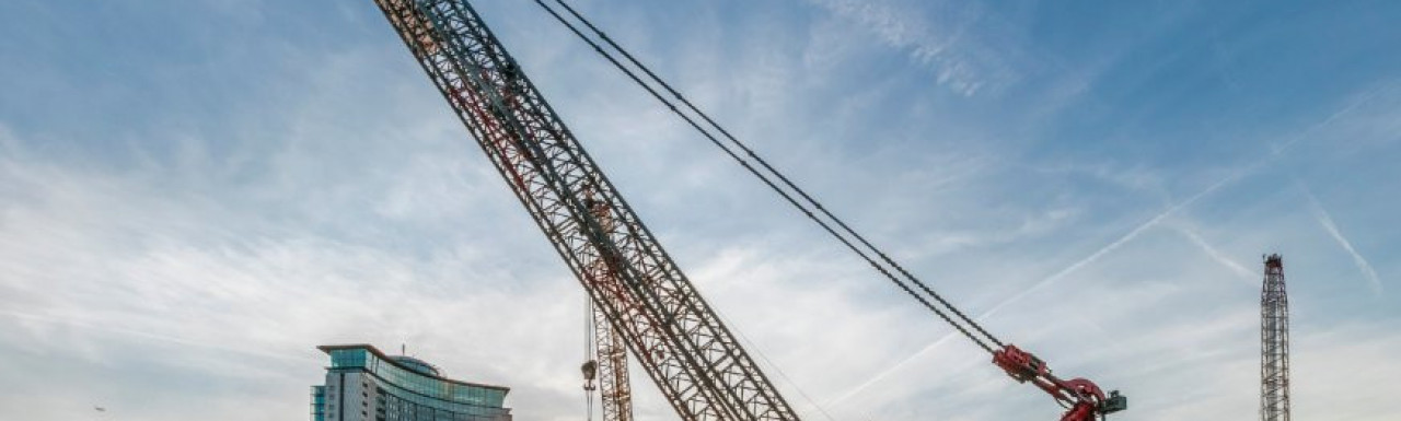 The heavy lifting crane AL.SK190 at Earls Court site