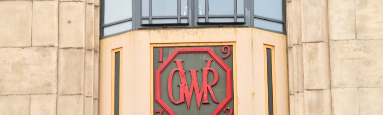 GWR 1932 on the façade