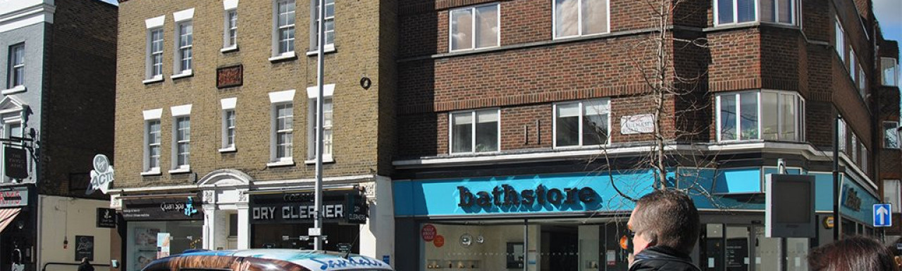 Bathstore on the corner of Gilston Road and Fulham Road in 2014
