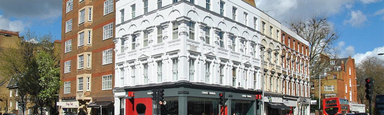 Strutt & Parker on the corner of Drayton Gardens and Fulham Road in 2014.