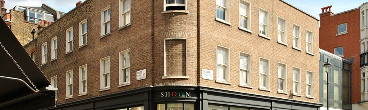 Shoon on the corner of Cramer Street and Moxon Street in 2012 (closed now).