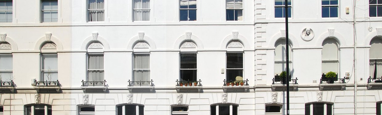 Grade II listed 18 Oakley Street building in Chelsea, London SW3.