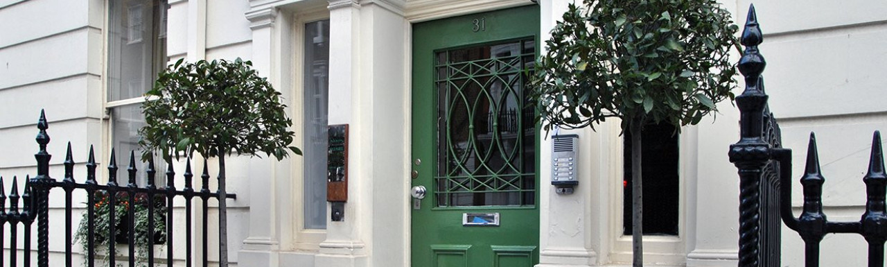 Semicircular arched doorway with pilastered side lights and fanlight at 31 Queen Anne Street.