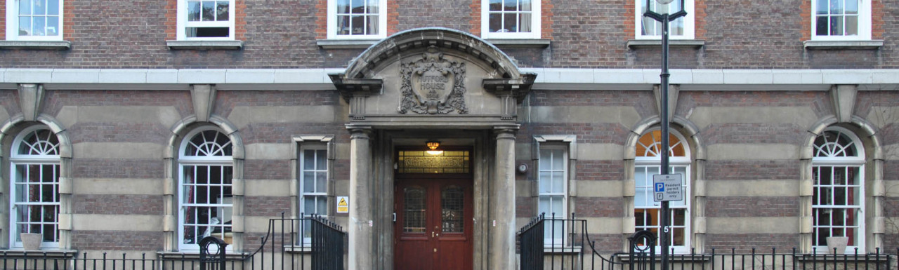 Entrance to Nutford House on Brown Street.