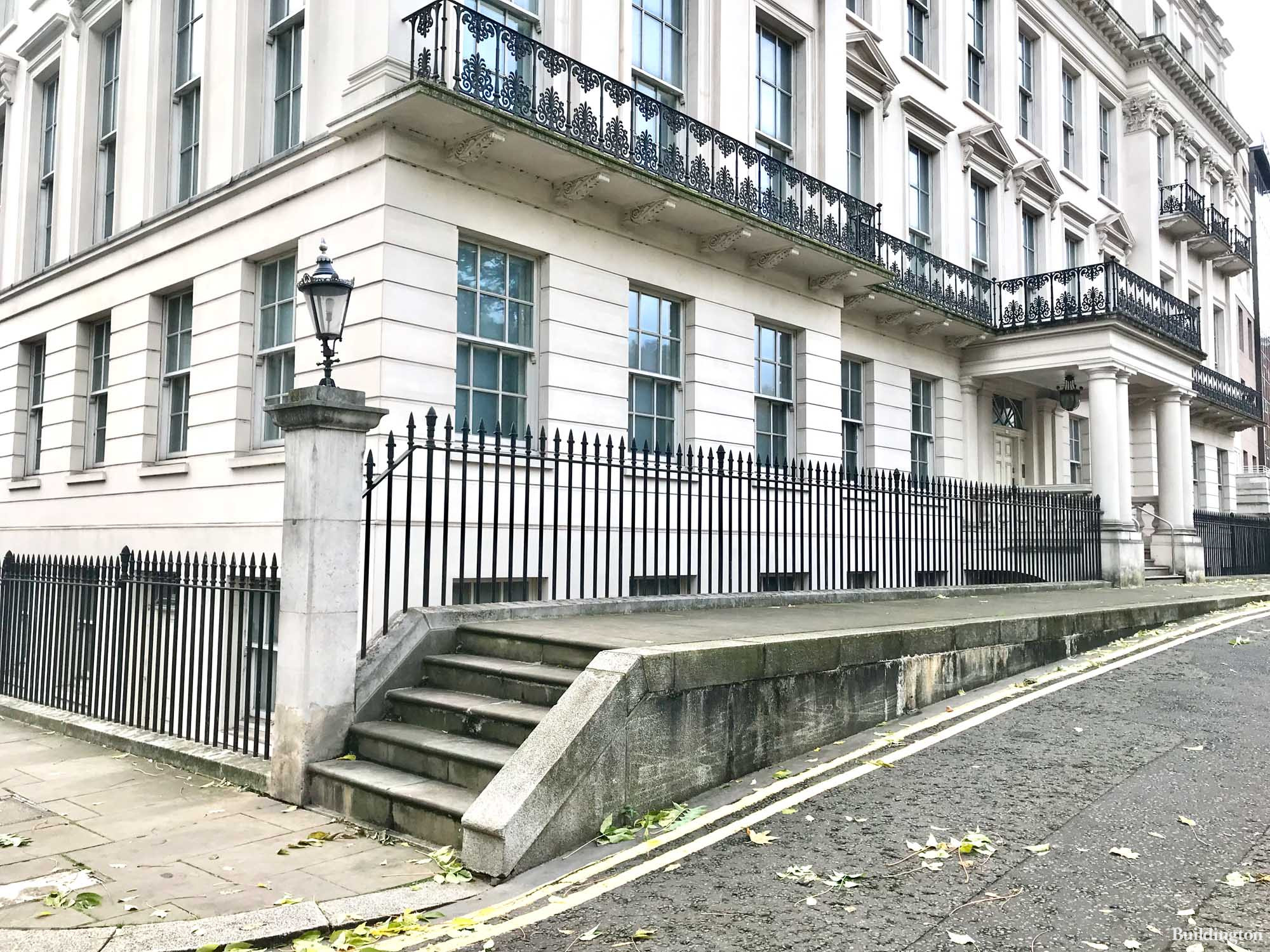 2-8a Rutland Gate building ground level stairs to the entrance on the driveway off Knightsbridge.