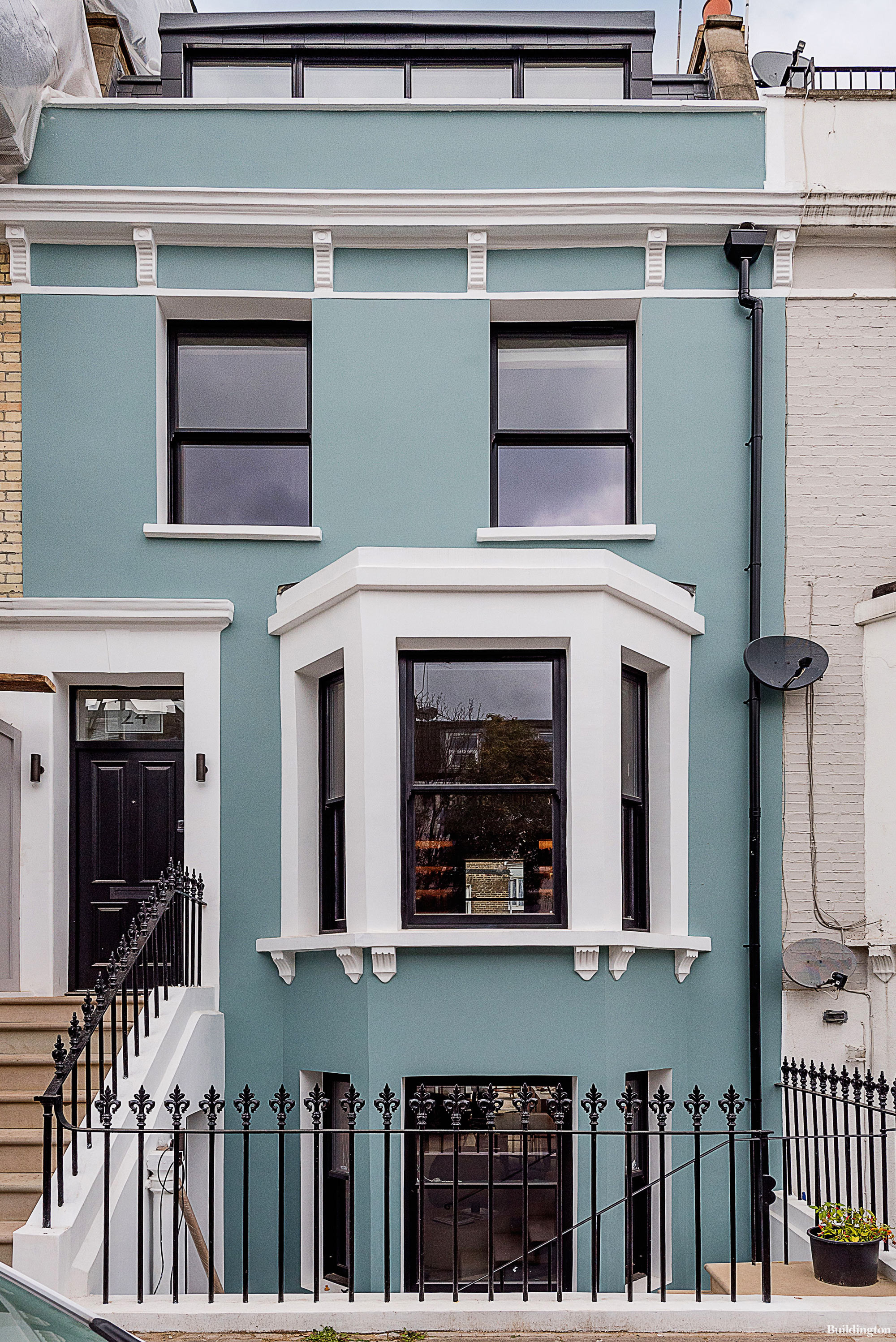 Victorian terrace house at 24 Halford Road was extended and refurbished by Leufroy in 2022.