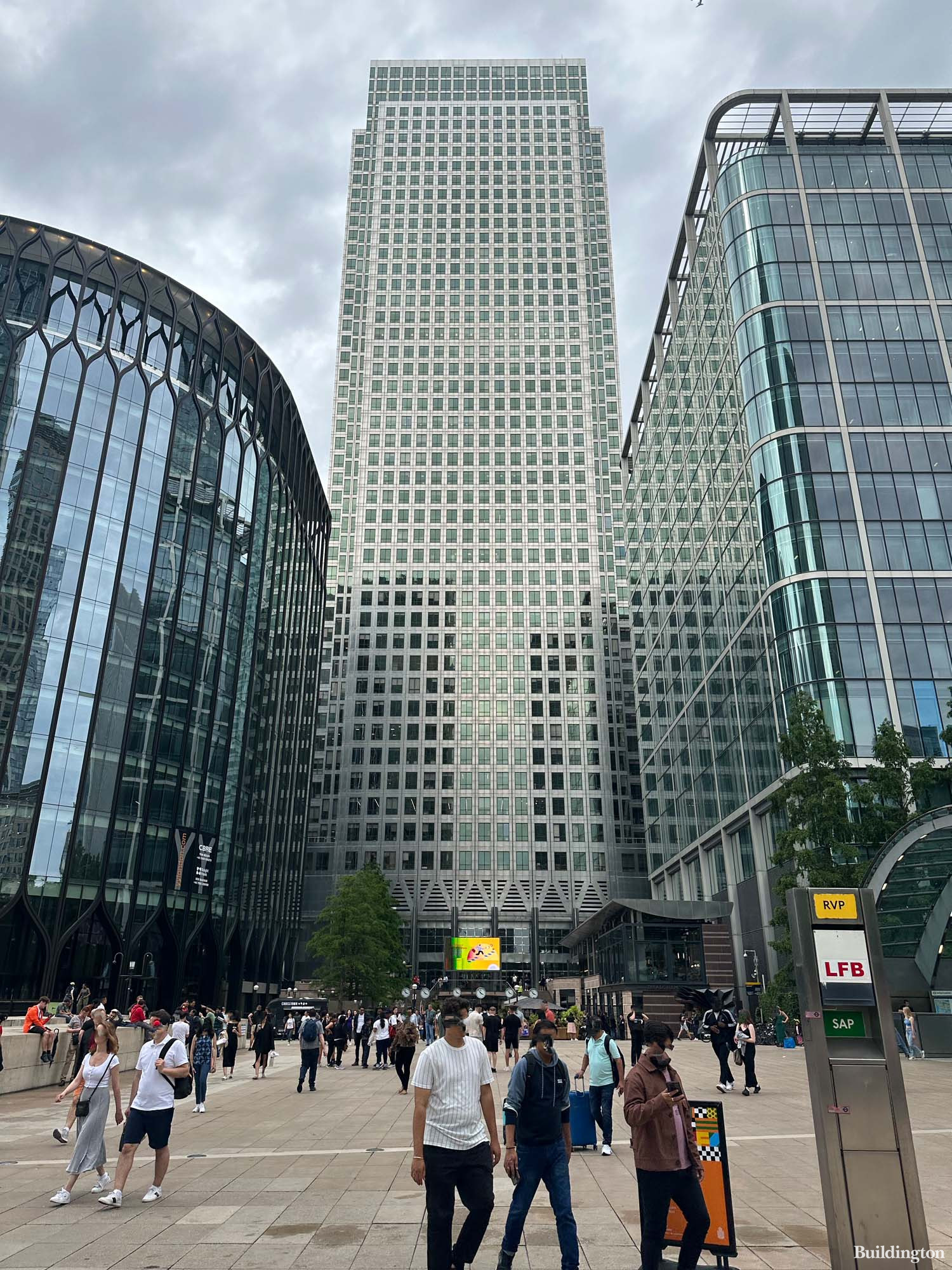 One Canada Square building designed by Pelli Clarke Pelli archtiects.