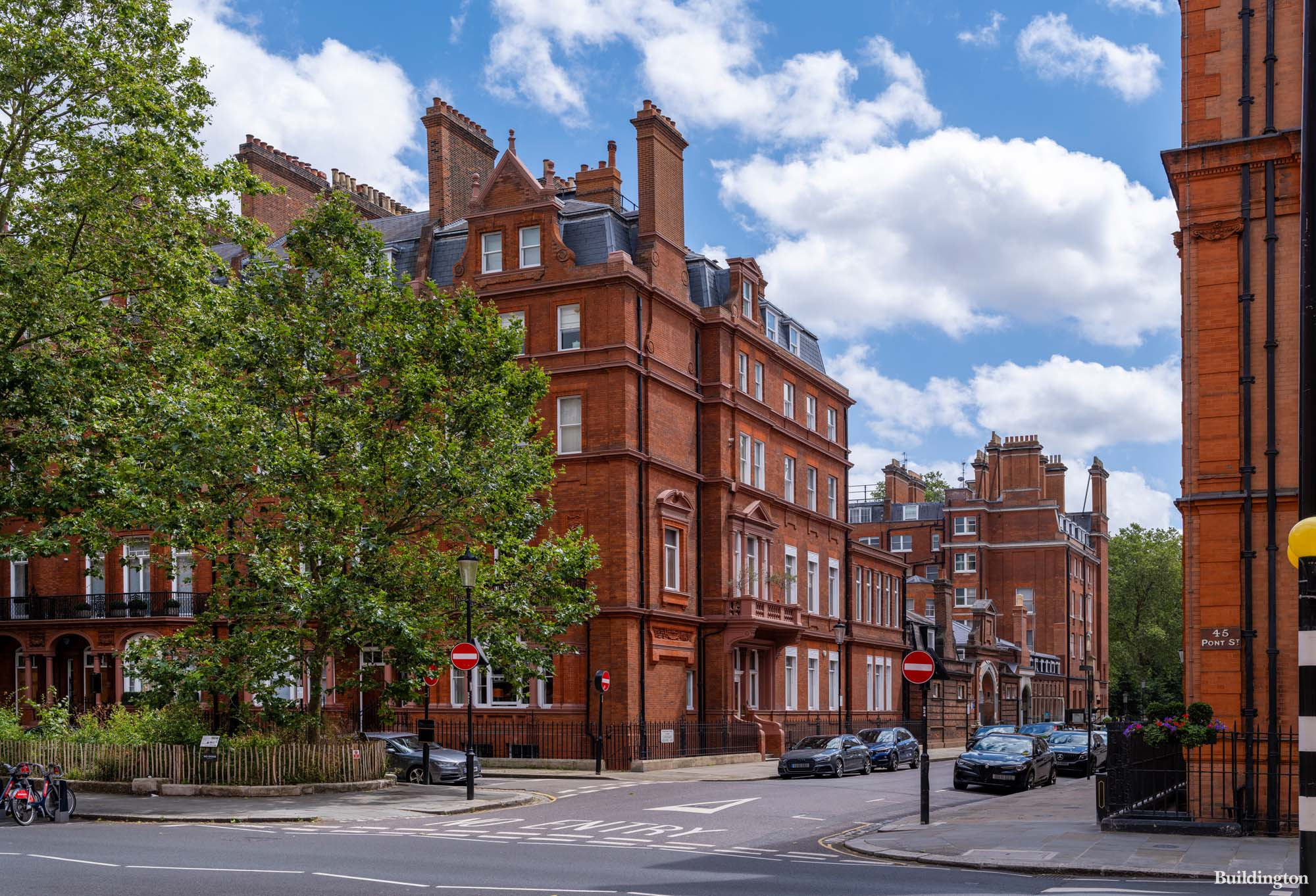 Exterior of the Cadogan Square building where Merchants Row is selling a penthouse apartment in September 2023