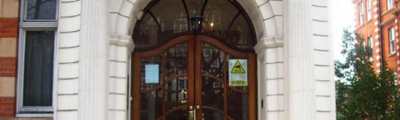 Aberdeen Court entrance on Maida Vale.